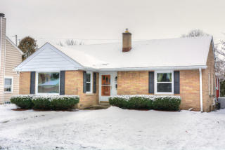 2561 93rd St, Milwaukee, WI 53226-1703