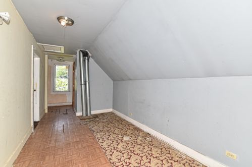 1109 18 St, Milwaukee WI 53233-1131 exterior