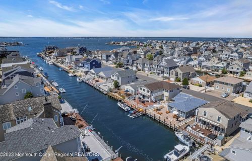 205 Hayes Ct, Lavallette NJ 08735-3110 exterior