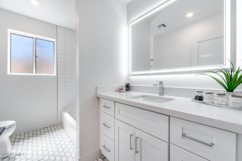 11617 37th Pl, Phoenix AZ  85028-2130 exterior