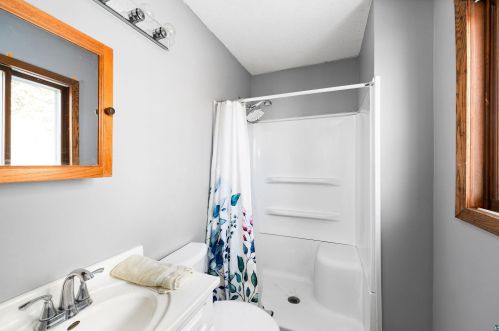 3852 Beyer Rd, Duluth MN 55803-9312 exterior