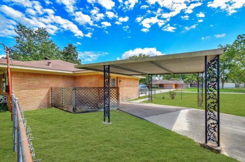 1301 Carolyn Ct, Humble TX 77338-8117 exterior