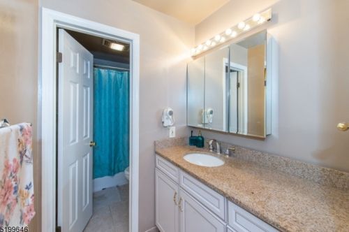 24 Trafalgar Ct, Hackettstown NJ 07840-4241 exterior