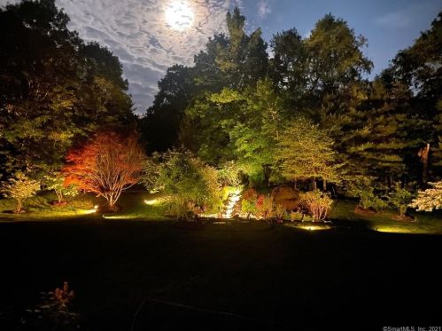 6 Hockanum Rd, Westport, CT 06880-2122