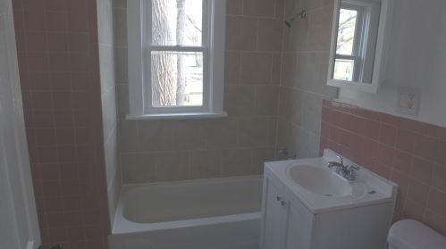 557 Oak St, Waukegan IL 60085-6530 exterior