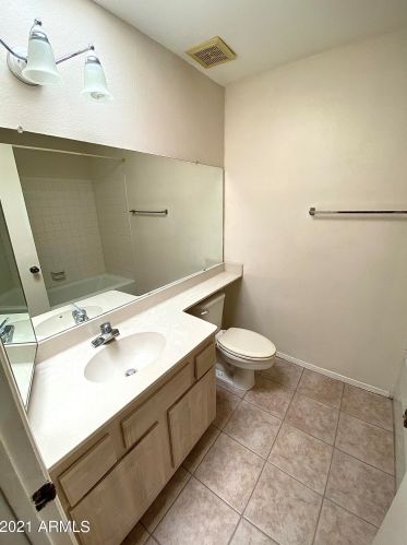 2701 Cactus Rd, Phoenix AZ 85029-2222 exterior