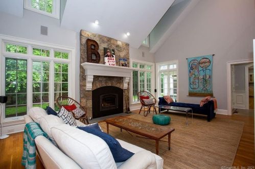 14 Thatcher Ter, Farmington CT  06032-1566 exterior