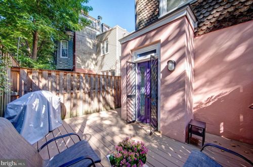 2004 Brandywine St, Philadelphia PA 19130-3204 exterior