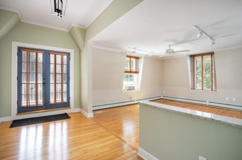 29 Champlin St, Middletown RI 02840-2879 exterior