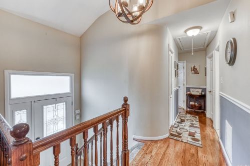 8 Linda Ln, Babylon NY exterior