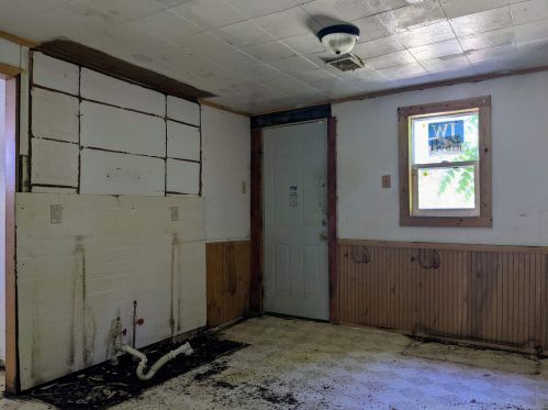 2028 Dyson St, Meskegon MI 49444-1224 exterior