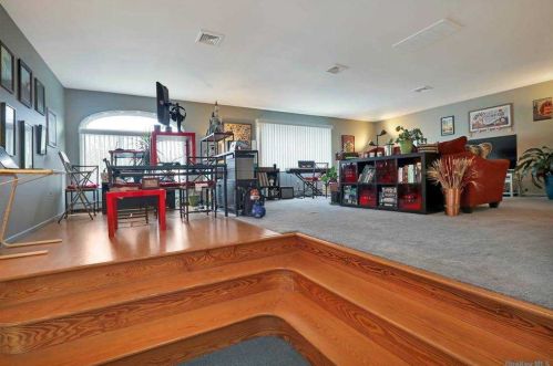 347 8 St, Bohemia NY 11716-1332 exterior