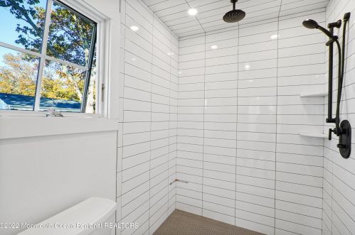 1042 4th Ave, Belmar NJ  07719-3364 exterior