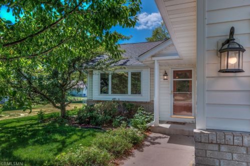 1090 Heather Dr, Saint Paul, MN 55129-8573