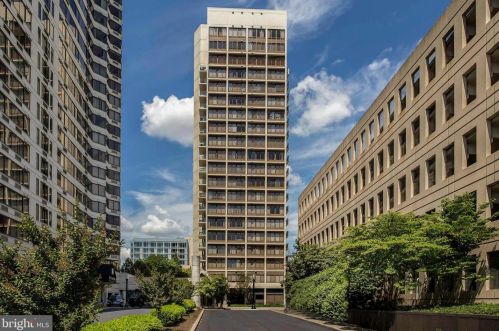 2001 Hamilton St, Philadelphia PA  19130-4298 exterior