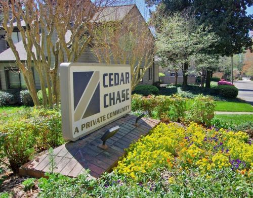 402 Cedar Chase Cir, Atlanta GA 30324-4294 exterior