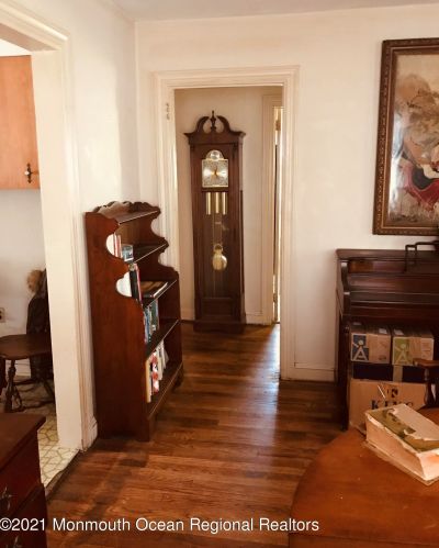 16 Berger Ave, Oakhurst, NJ 07755-1701