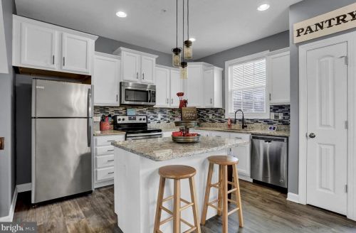 206 Overlook Dr, Hanover PA 17331-9136 exterior