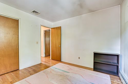 19 Marshall Dr, Edison NJ  08817-2910 exterior