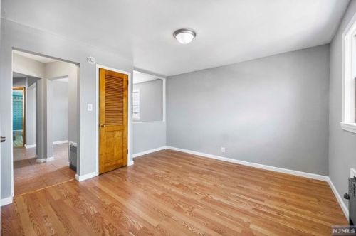 140 Clinton Pl, East Rutherford NJ 07073-1723 exterior