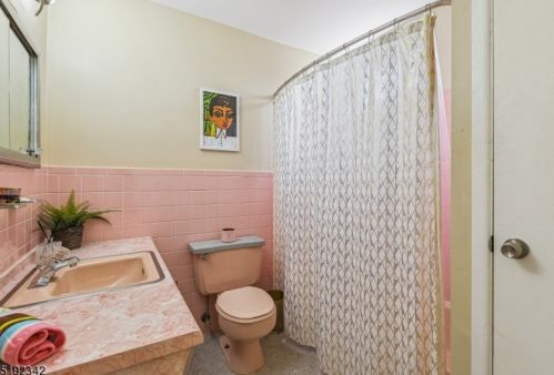 37 Conforti Ave, Town Center NJ  07052-2824 exterior