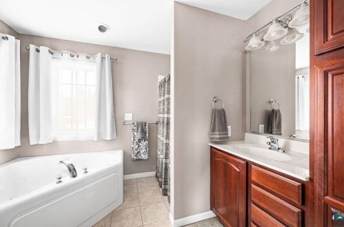 3711 Linda Rd, Duluth MN 55811-4315 exterior