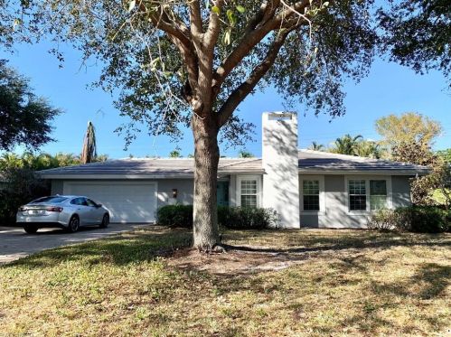 777 Binnacle Dr, Naples, FL 34103-2727