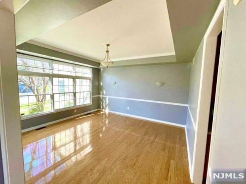 3 Bakley Ter, Town Center NJ 07052-2169 exterior