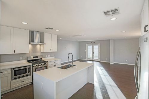 2928 18 Ave, Phoenix AZ 85015-5247 exterior