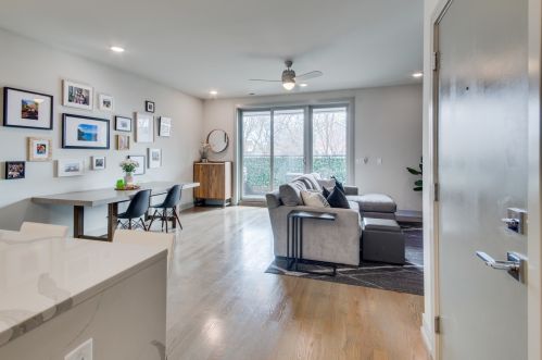 4956 Western Ave, Chicago, IL 60625-1922