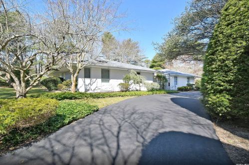 43 Northcote Dr, Huntington Station, NY 11747-3924