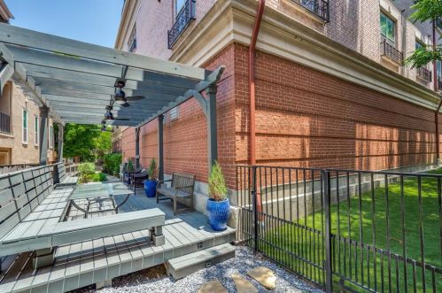 3303 Blackburn St, Dallas TX 75204-1545 exterior