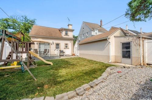 151 Gordon Rd, Valley Stream NY 11581-2108 exterior