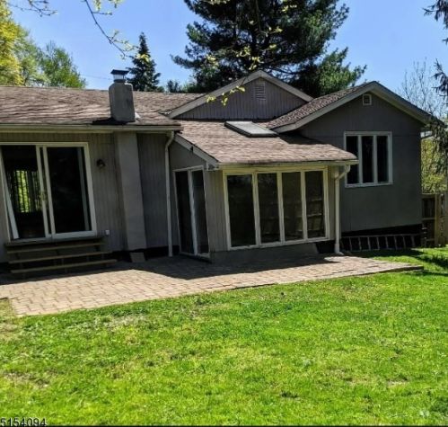 33 Roseland Ave, Warren NJ  07059-5748 exterior