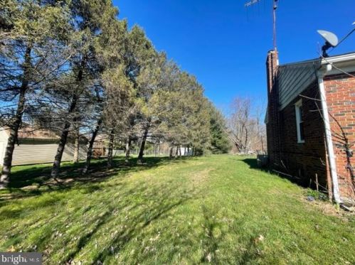 6250 Thoman Dr, Spring Grove PA  17362-8955 exterior