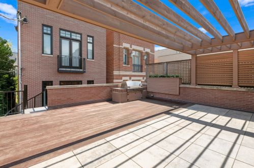 1950 Orch St, Chicago IL 60614-5495 exterior