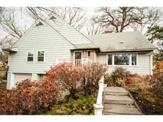 309 Floral Dr, Saint Paul, MN 55126-2307