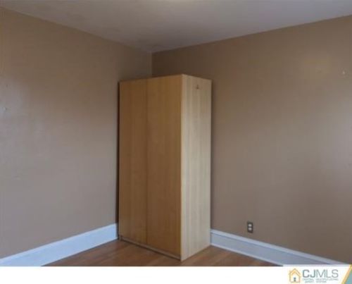 211 11th Ave, New Brunswick NJ 08904-3231 exterior