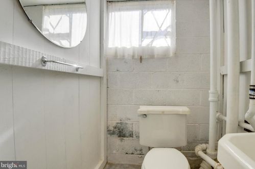 1906 August Dr, Silver Spring MD 20902-4013 exterior