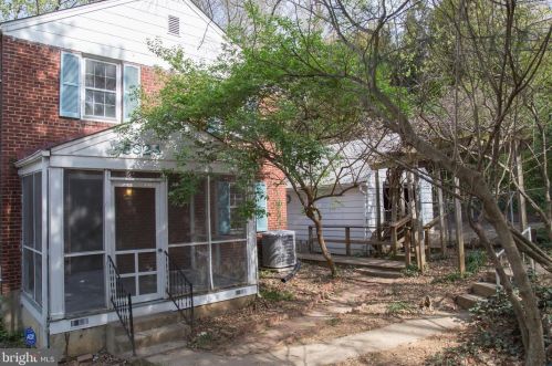 5824 Monticello Rd, Alexandria VA  22303-1302 exterior