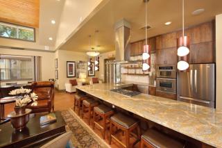 2800 Bartons Bluff Ln, Austin TX  78746-7948 exterior