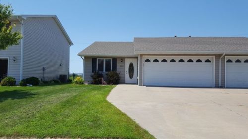 330 Meadowlark Ln, Waukee, IA 50263-9636