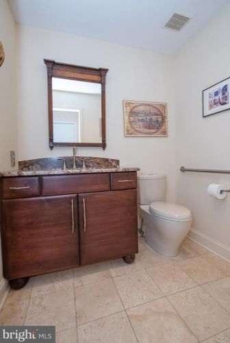 699 Longview Dr, Huntingdon Valley PA 19006-2219 exterior