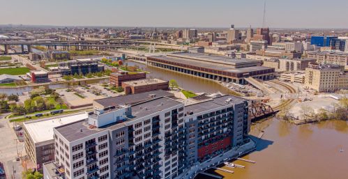 106 Seeboth St, Milwaukee WI  53204-4322 exterior