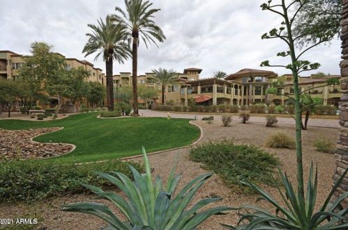 5350 Deer Valley Dr, Phoenix AZ 85054-4126 exterior