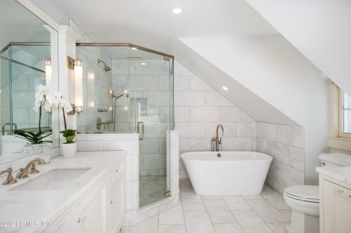 200 Clapboard Rdg Rd, Greenwich CT 06831-3352 exterior