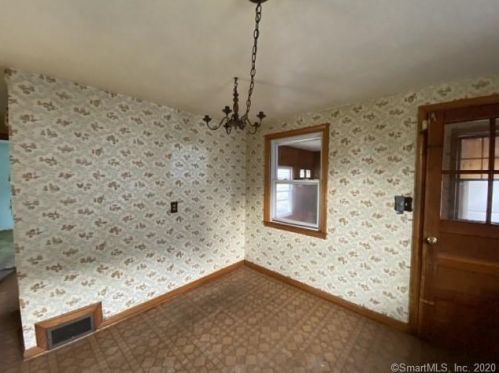 409 Burritt St, New Britain CT 06053-4005 exterior