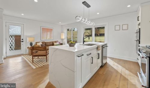 2706 Valley Dr, Alexandria VA  22302-2845 exterior