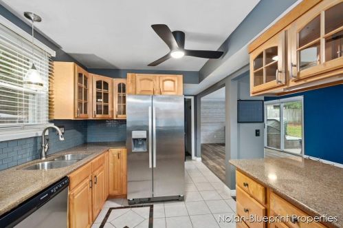 2154 Holliday Dr, Wyoming MI  49519 exterior