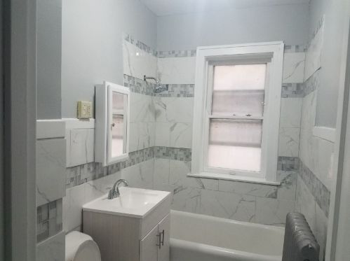 6938 Campbell Ave, Chicago IL 60645-4604 exterior